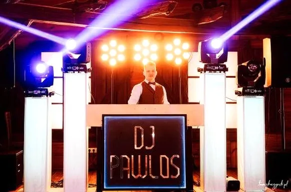 Czy DJ na wesele to najlepszy wybór, aby rozkręcić imprezę?