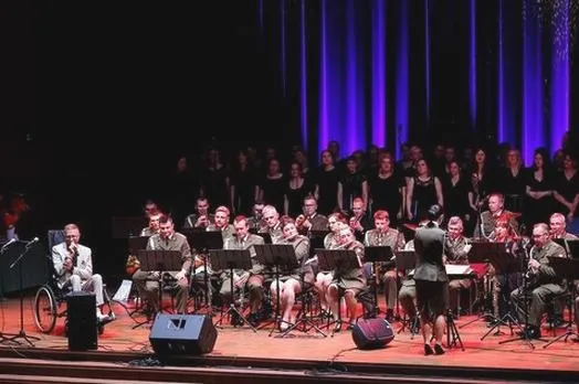 Ile zarabia muzyk w orkiestrze wojskowej? Poznaj fakty i ciekawostki